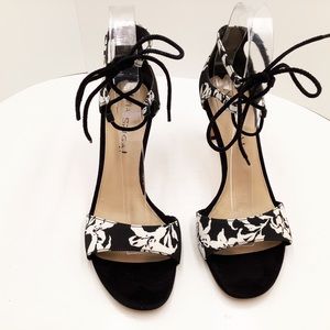 {Via Spiga} Simple Black & White Skylar Heels